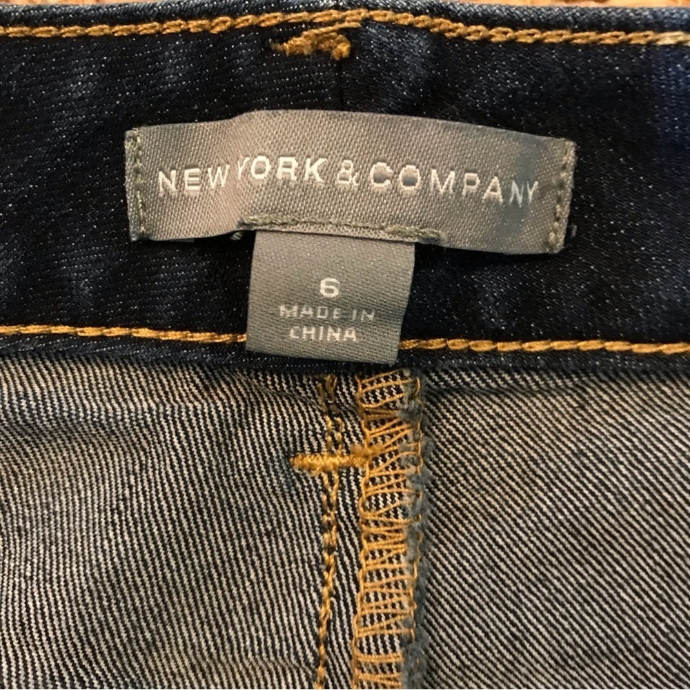 ▪️NEW YORK & COMPANY Denim Shorts - Picture 4 of 11